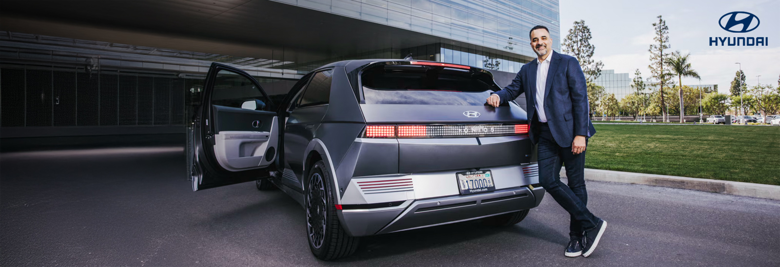 Ejecutivos de Hyundai Motor Group reciben premios en los Automotive News All-Star Awards 2025 por liderazgo e innovación global.