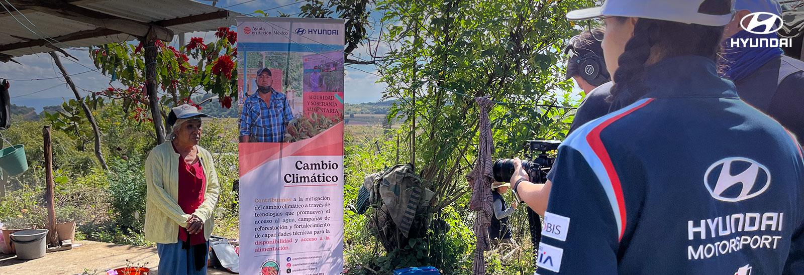 Equipo de Hyundai Motor de México y Ayuda en Acción trabajando en equipo por el medio ambiente