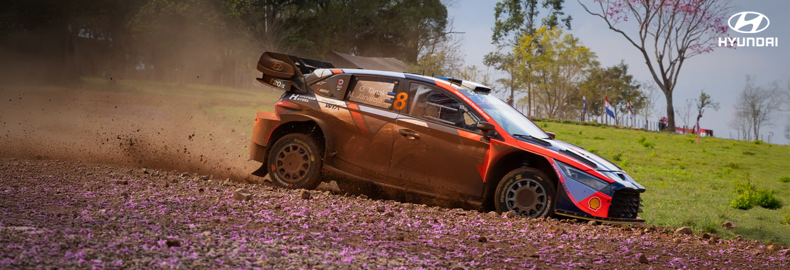 Thierry Neuville y Martijn Wydaeghe celebran podio con Hyundai Motorsport en el Rally de Paraguay 2025 del campeonato mundial de rallies