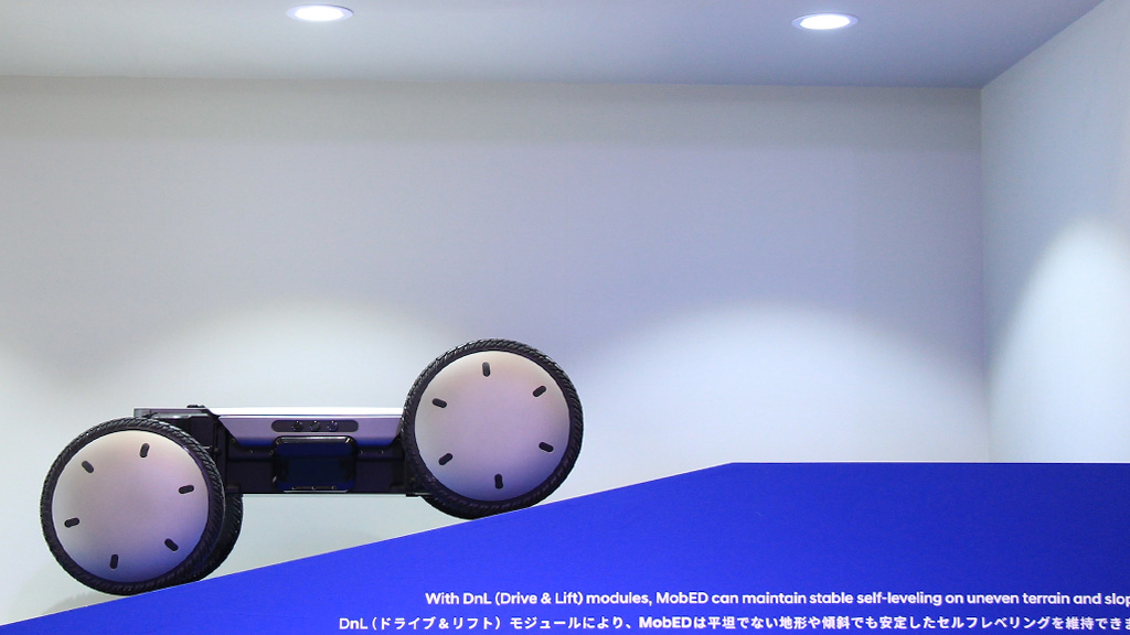 MobED manteniendo su posici&oacute;n nivelada gracias a los m&oacute;dulos