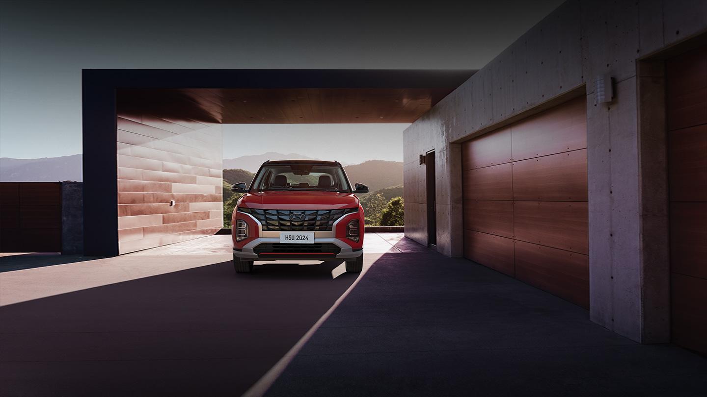 Hyundai Creta 2025 color rojo estacionada al atardecer